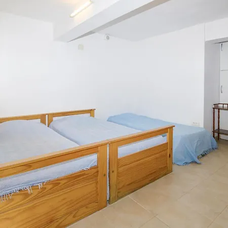 2 Bedroom Awesome In Dom wakacyjny Farinole