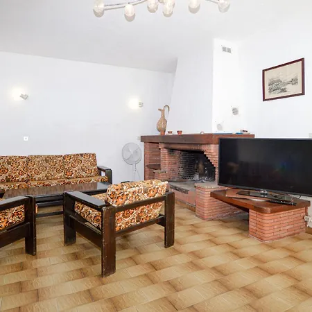 2 Bedroom Awesome In Farinole